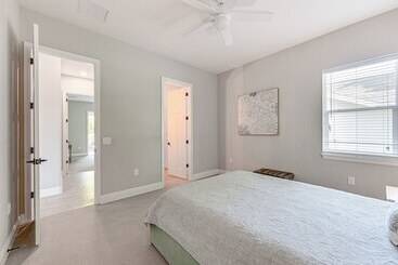 بيت ريفى Marco Island Home W/ Pool & Hot Tub Near Beaches!