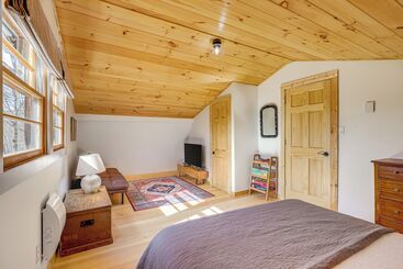 Сельский дом Mars Hill Log Cabin W/ Fire Pit & Resort Amenities