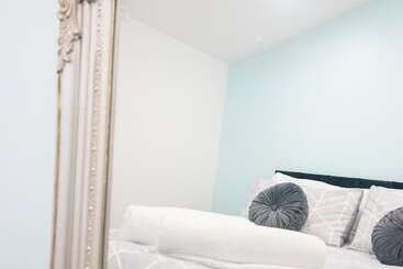 اقامتگاه 2 Bed Near The O2 Arena & Excel & Free Parking