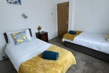 レジデンス Immaculate 3 Bed House In Luton