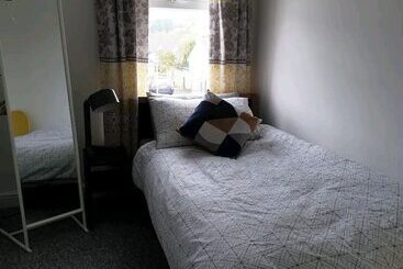 إقامة 3br Sleeps6 Petsok Off Road Parking Garden