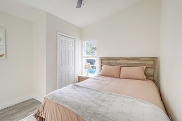 بيت ريفى Roomy Largo Home W/ Screened Patio & Private Pool!