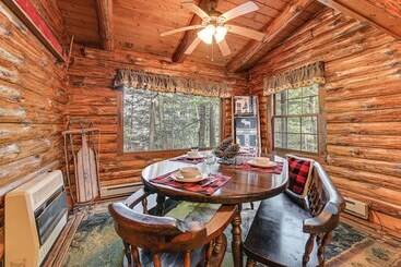 קוטג'' Lake & Beach Access At Lake Luzerne Cabin!