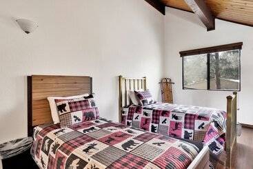 קוטג'' The Moose Tree House #2381