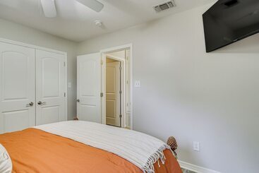 بيت ريفى Waterfront Ocean Springs Retreat: Lanai & Hot Tub!