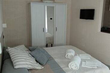 مبيت وإفطار One Hundred Churches