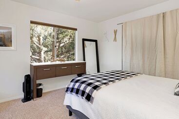 קוטג'' Cedar Chalet #1980