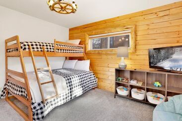 Сельский дом Crescenta Pines Log Cabin #2346