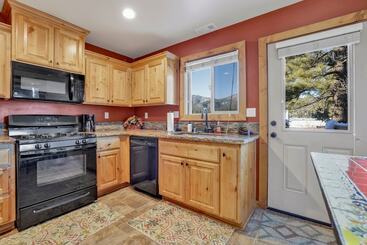 קוטג'' Knotty Pines Log Cabin #2414