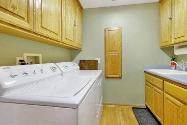 קוטג'' Mt Mickelson #2052