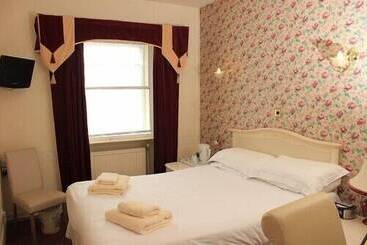 ペンション Virginia House