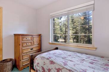 Сельский дом River Rock Lodge #1953