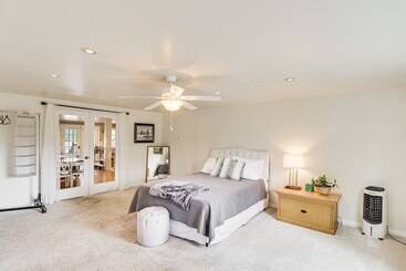 コテージ Secluded Bigfork Cabin W/ Yard & Fire Pit!