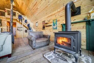 茅舍 Secluded Brevard Cabin W/ Private Waterfall!