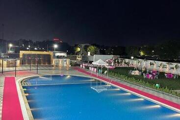 The Carnation Hotel & Resort