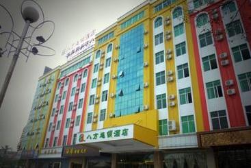 בית מלון כפרי 8 Inns Zhanjiang Haitian Branch