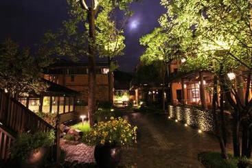 Lijiang Trustay Heartisan Boutique Hotel & Resort