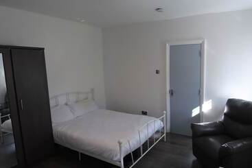 膳宿费 Room In Guest Room   Limehouse Townhomes Modern Spacious Serviced En Suite Room With A Garden View