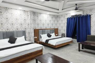 בית מלון כפרי Jhansi Castle Inn