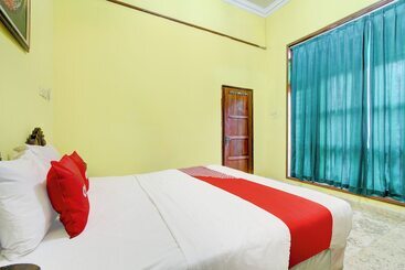 호텔 Oyo 94009 Homestay Ndalem Kademangan
