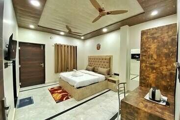 בית מלון כפרי Govindam Royal Stay