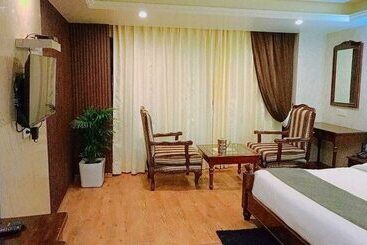 فندق Shashwat Grand Valley