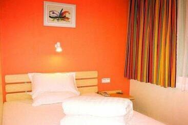 هتل 7 Days Inn Ganzhou South Gate Branch