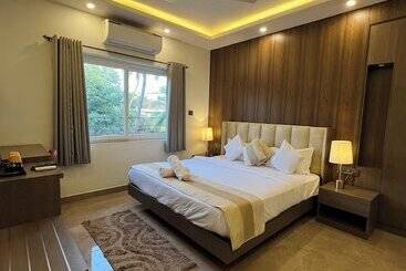 The Eden Inn  A Lake View Hotel, By The Saga Stays, Baga, Arpora
