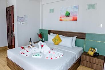 The Palms Hotel By Hmg