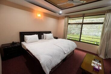 هتل Mountain Lagoon