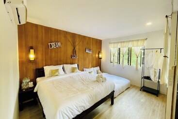 فندق Monruamsuk Homestay Cafe And Bistro