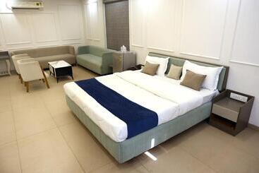 酒店 Baroda Banquets