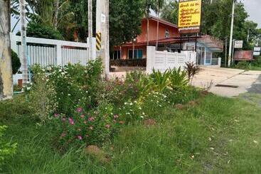 בית מלון כפרי Farmesland Resort & Spa