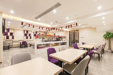 Lavande Hotel Wuhan Houhu Avenue Xingye Road