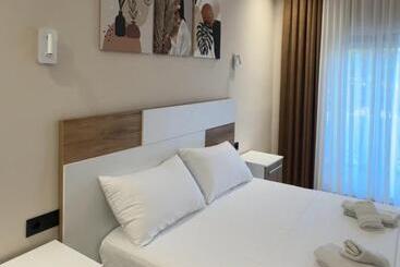 هتل آپارتمان Villa Jons & Grace