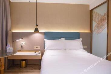 Zmax Hotels Shenzhen Lianhuacun Metro Station