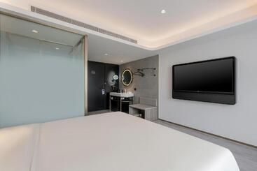 Atour Light Hotel Dalian Xinghai Plaza Henglong Shopping Center