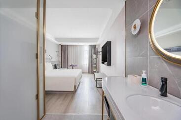 Atour Light Hotel North Dalian Station Huanan Plaza