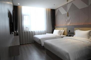 Borrman Hotel Pingyi Beifang Shicaicheng Mingde Road