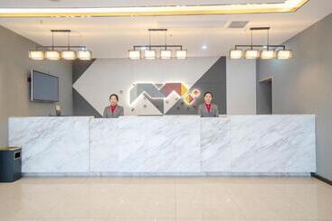 Borrman Hotel Xiangyang Gucheng National Wetland Park