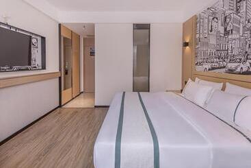 בית מלון כפרי City Comfort Inn Wuzhou Sanqi City Rose Lake Park