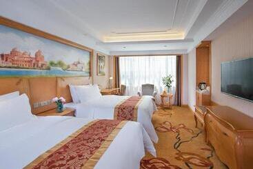 Vienna Hotel Ganzhou Economic Development Zone 1st Hospital West High Speed Railway Station