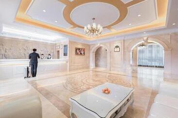 Vienna Hotel Guangxi Zhongshan Central Plaza West High Speed Railway Station