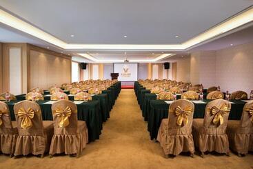 Vienna Hotel Zhengzhou East High Speed Railway Station