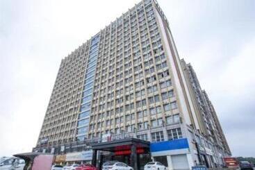 Borrman Hotel Fangchenggang High Speed Railway North Station Crystal International