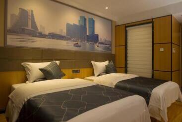 Chonpines Hotel·rizhao Yingbing Road Rt Mart