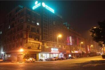 בית מלון כפרי City Comfort Inn Wuzhou South High Speed Railway Station