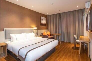 בית מלון כפרי Jtour Inn Yulin High Speed Railway Station Rt Mart