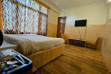 فندق Moon Blaze Next To Hadimba Temple Near Mall Road Bonfire ! Open Terrace ! Personal Parking