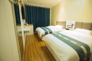 Shell Hotel Huaibei Jinying Plaza Long Distance Bus Station